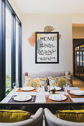 Transparent Wall Board 60 x 40 x 1cm incl 2 Chalk Markers