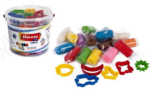 Bucket of 10 Play Dough & 6 Moulds